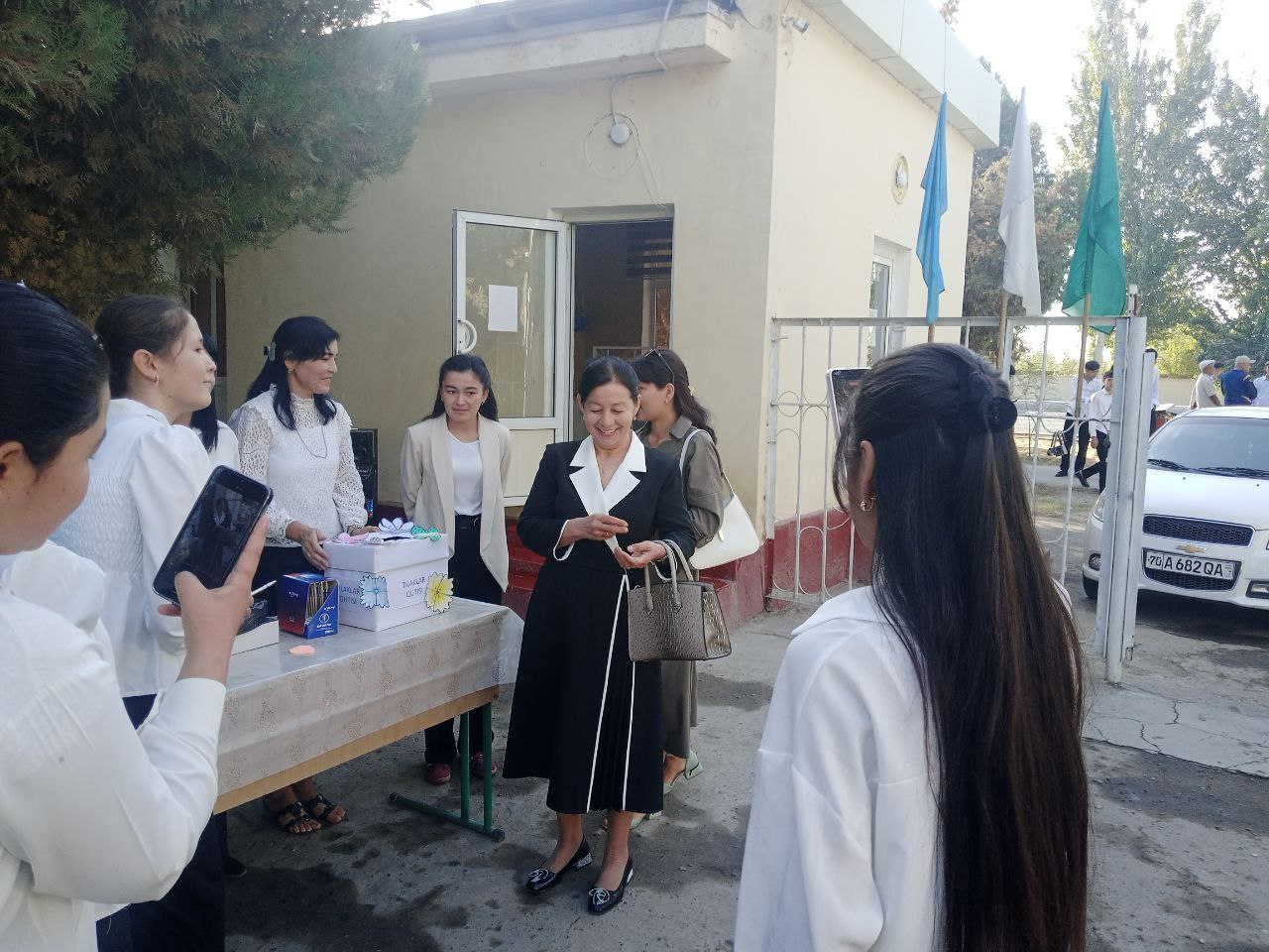 “Ta’zim sizga, aziz ustozim”